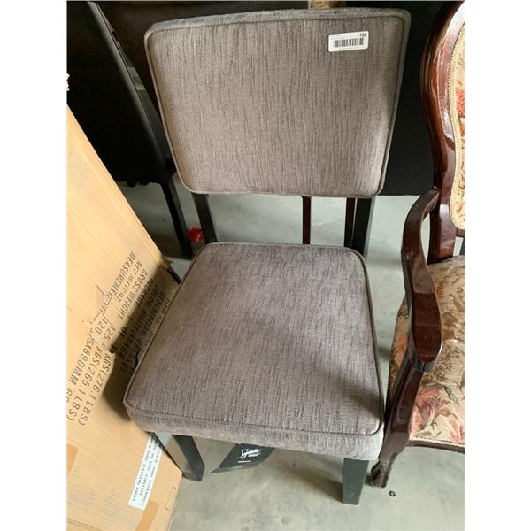 Signature Upholstered Sitting room Chair