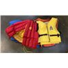 Image 3 : LOT OF ASSORTED LIFE JACKETS