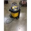 Image 1 : DIRT HAWG WET DRY VACUUM 12 GALLON W/ HOSE