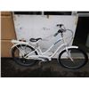 Image 1 : WHITE SUEDE BIKE