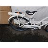 Image 2 : WHITE SUEDE BIKE