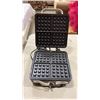 Image 3 : AS NEW CUISINART BELGIAN WAFFLE MAKER  TESTED AND WORKING