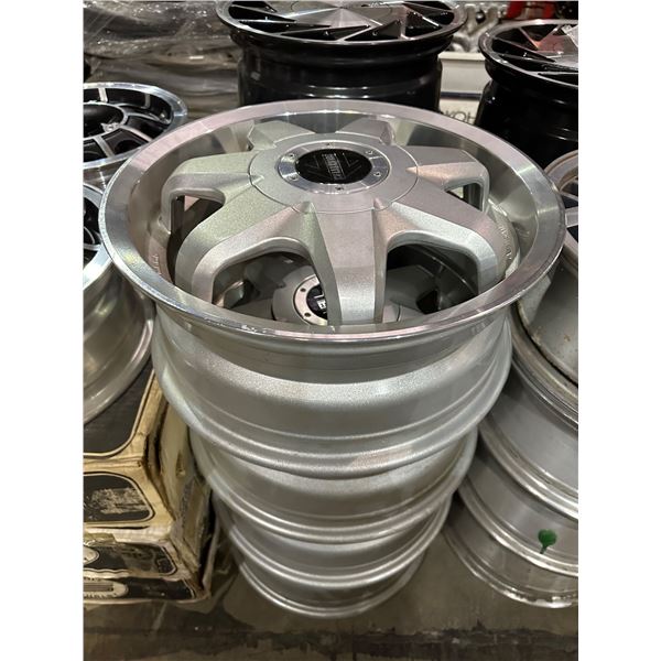 NEW / Open Box / MOMO - Set of 4 - Quasar - 6.5x16 - 4x100 (16
