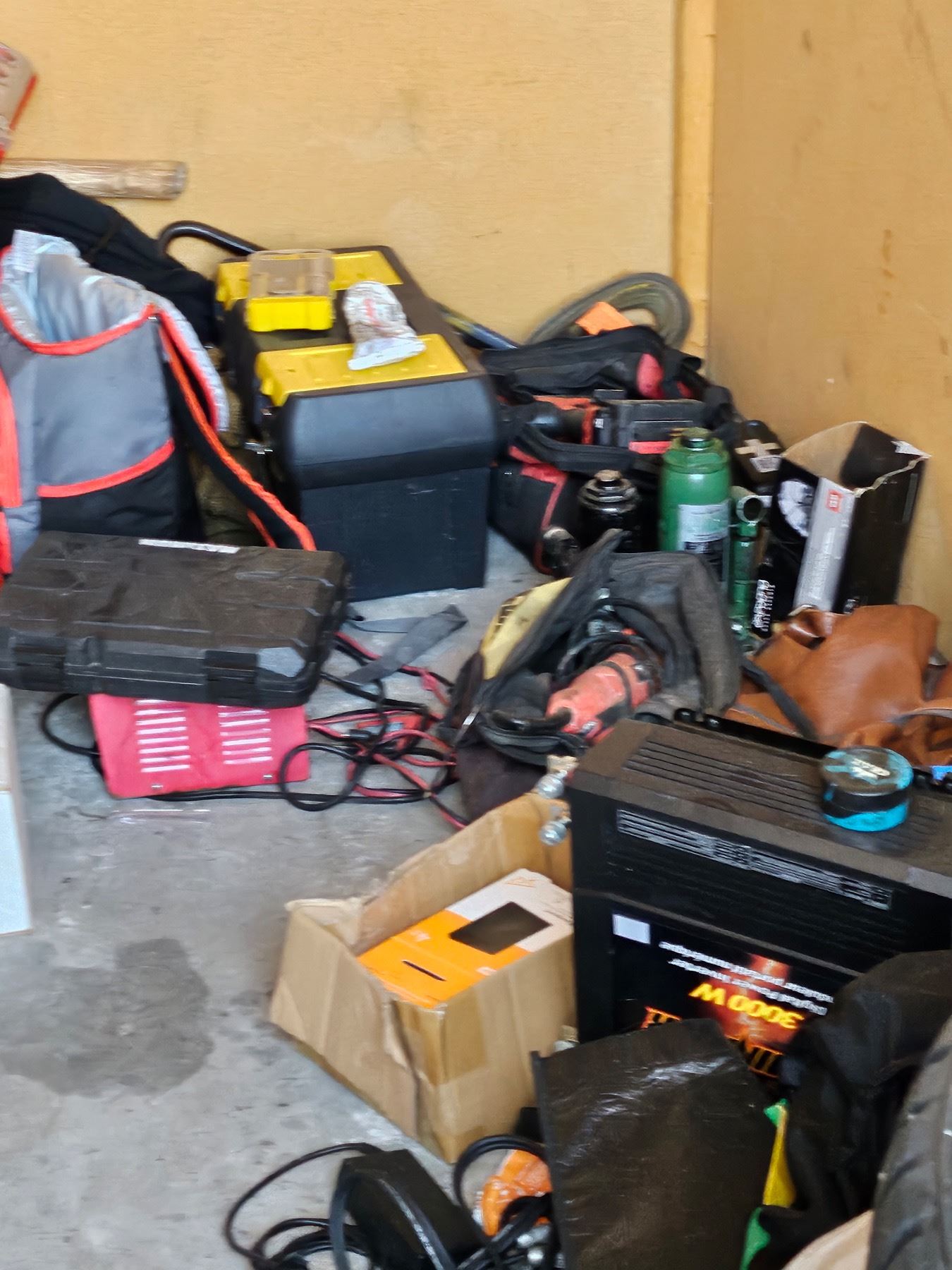 Contents of locker 524 5x10 unit Penticton Self Storage 380 Industrial Ave East Pick up