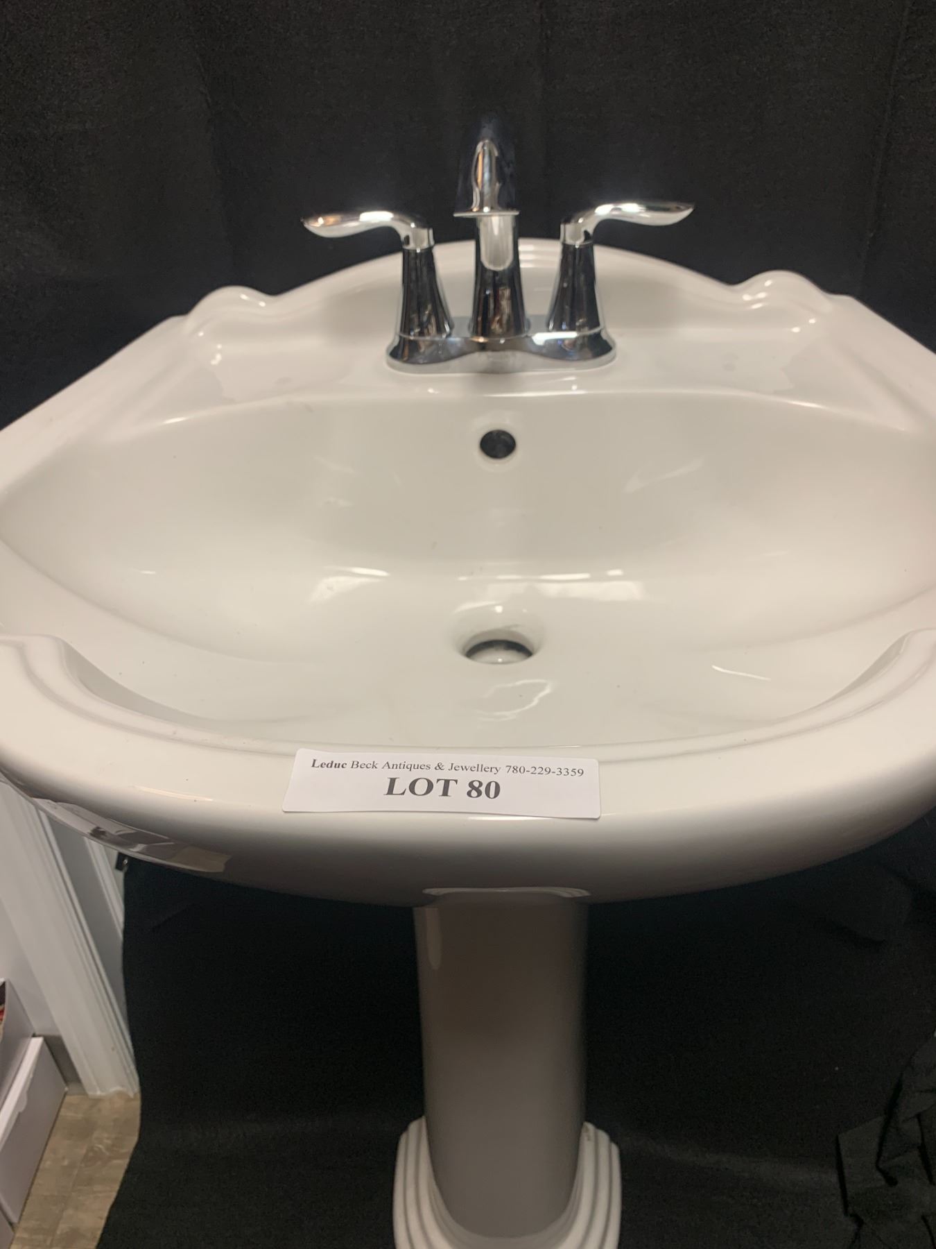 Pedestal Sink and Faucet Set Beck Auctions Inc.