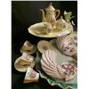 Image 4 : Vintage Pink Swan Wall Décor, Japanese Tea Set, Hummingbird Vase, Green Clay Platter