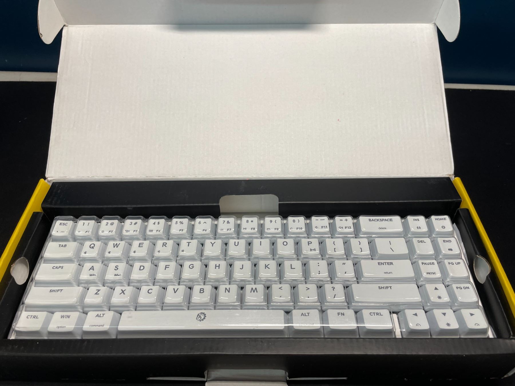 Lot of 1 Calibur V2 Pro Bluetooth RGB Wireless Mechanical Keyboard