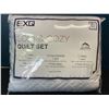 Image 1 : Lot of 1 Full/Queen Size EXQ Soft & Cozy Bed Quilt Set - White