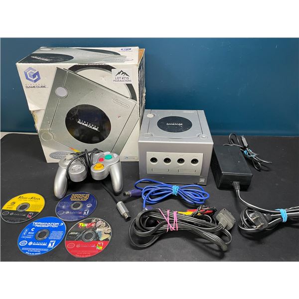 Lot of 1 Nintendo Gamecube w/ Box, Controller, Cords & 4 Games - Works/Used