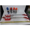 Image 1 : LOT: 2 BÂTONS DE MARQUAGE POUR PEINTURE ET 5 CANNETTES DE PEINTURE