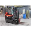 Image 2 : CHARIOT ÉLÉVATEUR TOYOTA 7FBCU20 AVEC CHARGEUR WORKHORSE SEREIS 3  18Y1050X9E