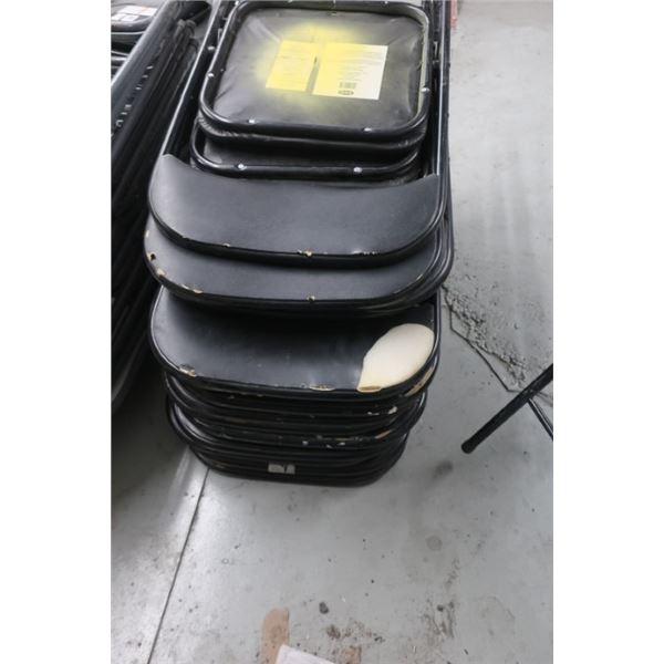 LOT DE 16 CHAISES PLIABLES NOIRES TEL QUEL