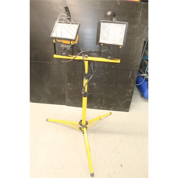 LAMPE DE TRAVAIL AVEC SUPPORT