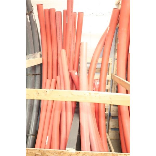 LOT DE 24 CONDUITS EN PVC ROUGE ASST.