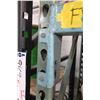 Image 2 : RACKING SUR ROUES 96"x26"x96" -3 TABLETTES AVEC BOIS (VIDE)