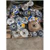 Image 1 : LOT: 50+ BOBINES DE FILS BX ASST