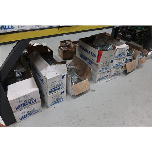 LOT: BOÎTES ÉLECTRIQUES ASST