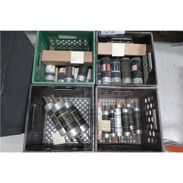 LOT: 28 FUSIBLES ASST (200, 225, 250, 350, 400, ET 500 AMP)