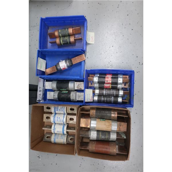 LOT: 21 FUSIBLES ASST (150, 200, 400, 500, 600, ET 800 AMP)