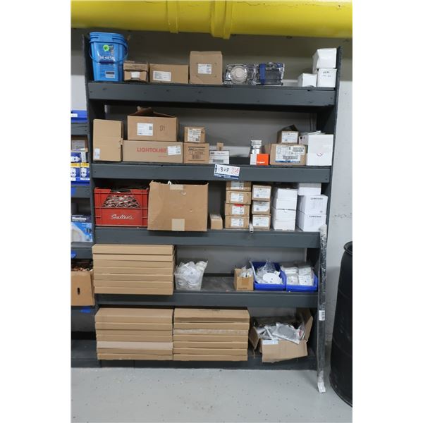 LOT: ITEMS ASST SUR 5 ÉTAGÈRES