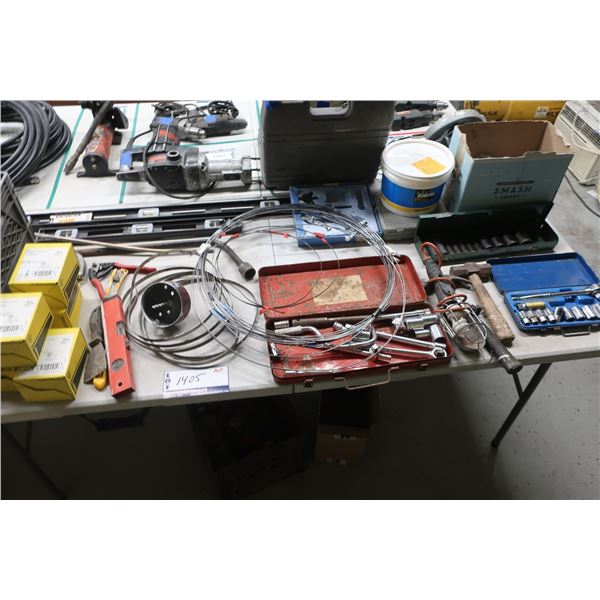 LOT: OUTILS ET PRODUITS ASST