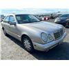 Image 2 : 1999 Mercedes-Benz E-Class E 320