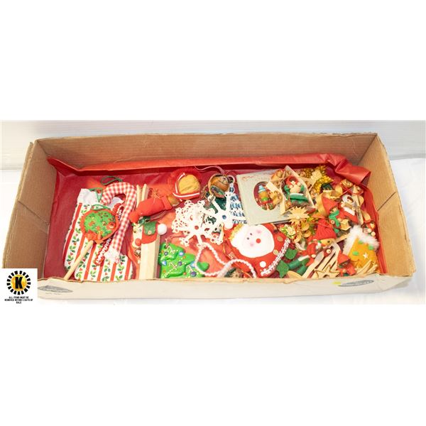 VINTAGE CHRISTMAS TREE DECORATIONS