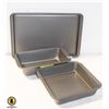 Image 1 : 3 PIECE NEW BETTY CROCKER BAKEWARE