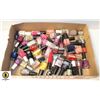 Image 1 : FLAT WITH 50 PLUS NAIL POLISH BOTTLES