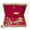 Image 1 : VINTAGE ESTATE JEWELRY BOX WITH LOTS OF RINGS