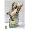 Image 1 : GLASS VASE WITH FEATHER COLLECTION