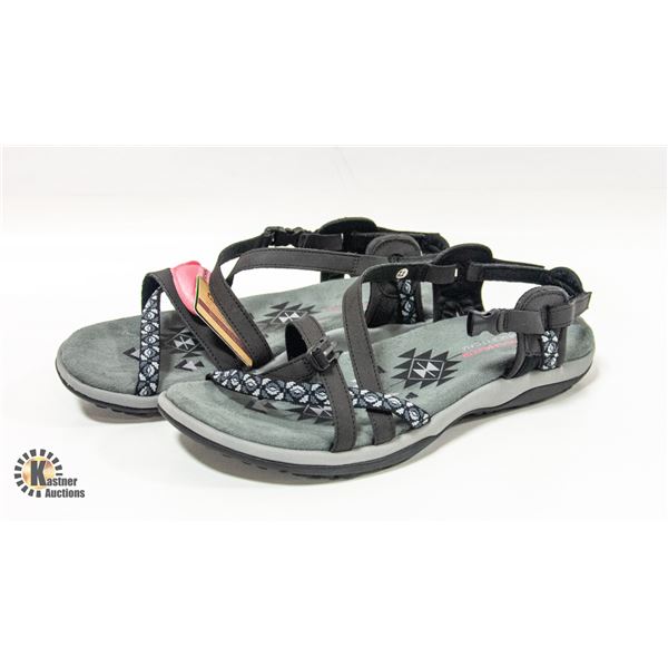 NEW PAIR OF WOMENS SZ 11 MEMORY FOAM SKECHERS