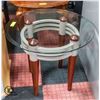 Image 1 : ROUND GLASS TOP END TABLE 25" X 22"
