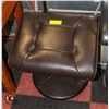 Image 1 : LEATHER FOOT STOOL