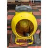 Image 1 : YELLOW CONCRETE MIXER