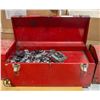 Image 2 : RED METAL TOOLBOX WITH CONTENTS