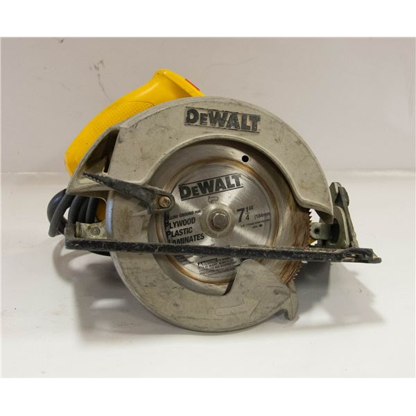 DEWALT 7 1/4'' CIRCULAR SAW 120V