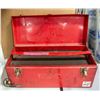 Image 2 : RED "INTERNATIONAL" STEEL TOOLBOX WITH TRAY,