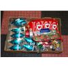 Image 1 : BOX WITH CHRISTMAS ITEMS INCL. 4 SETS OF