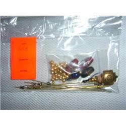 Straight pin kit. Includes hand-wound lamp worked glass beads.