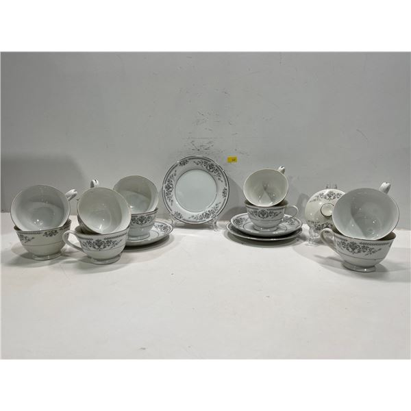 Collection of Banbury Inn Fine Chine Tea Cups, Saucers, Plates