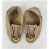 Image 7 : Antique Canadian Cree Indian Beaded Moccasins