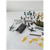 Image 2 : Collection of Plastic Army Men