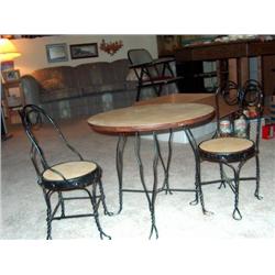 ICE CREAM TABLE AND CHAIRS