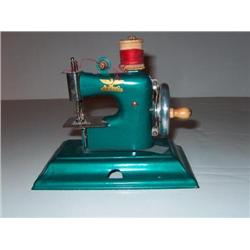 TOY SEWING MACHINE
