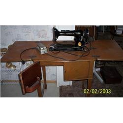 SINGER ELECTRIC SEWING MACHINE