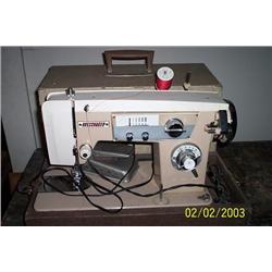DRESSMAKER SEWING MACHINE (WORKS)