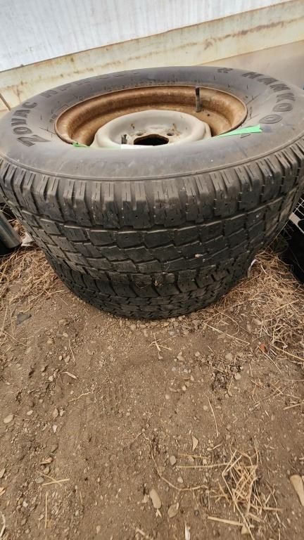 Set of 2 P235/75 R15 tires w/ 5 bolt ford rims