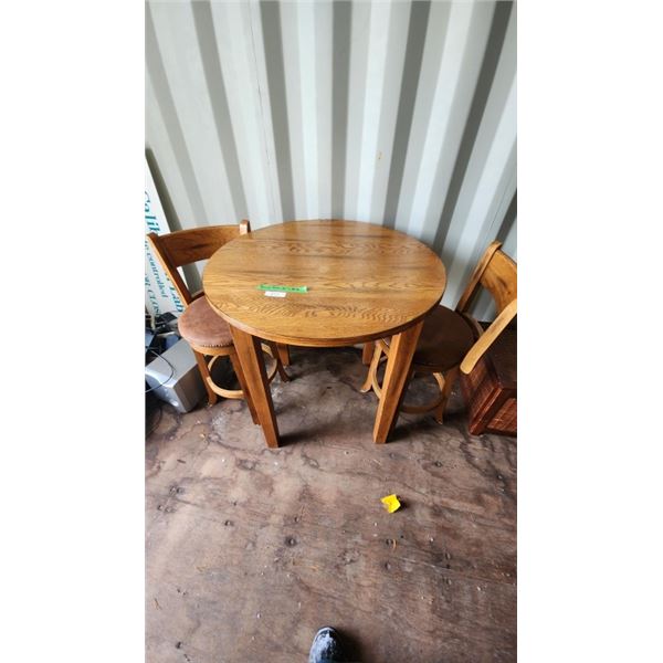 Round table 36x36H w/ 2 chairs