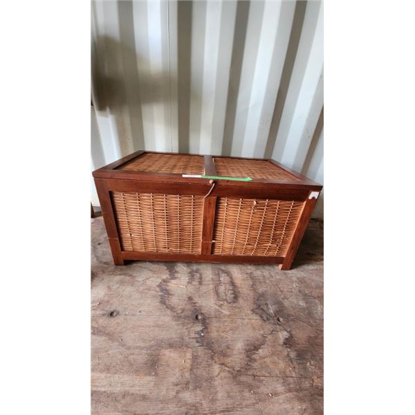 Wood/Wicker chest 32Wx19Dx17H